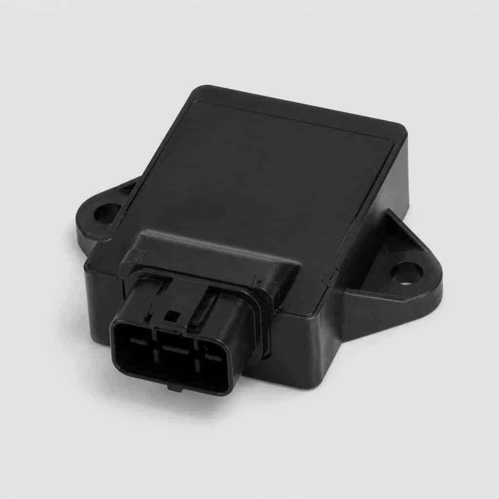 Boîtier CDI universel pour moto sur fond clair