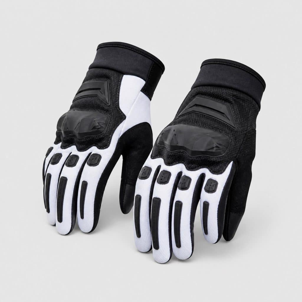 Paire de gants moto cross en textile sur fond clair