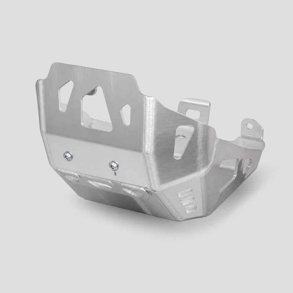 Sabot moteur en aluminium brossé sur fond clair