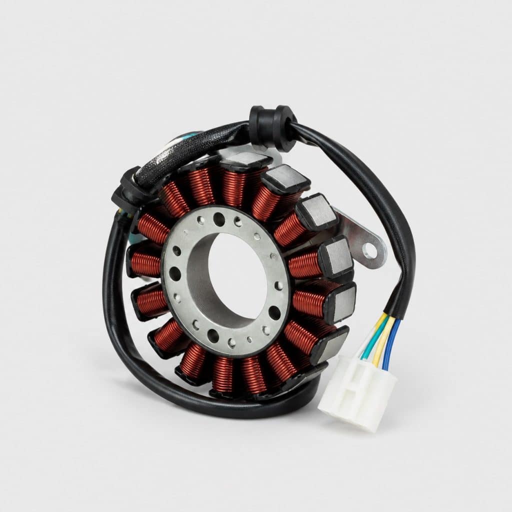 Stator d'allumage numérique Digital Direct sur fond clair