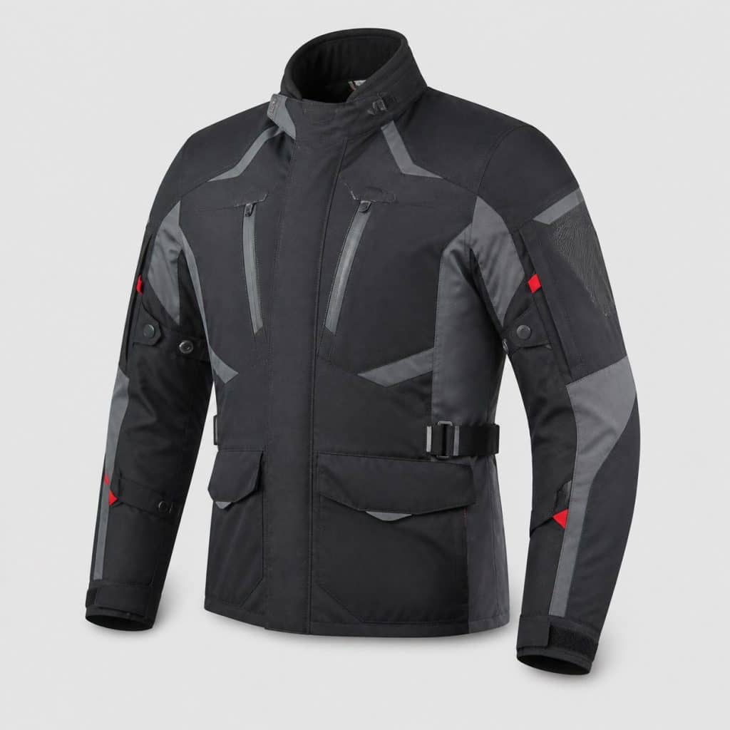 Veste moto textile toutes saisons sur fond clair